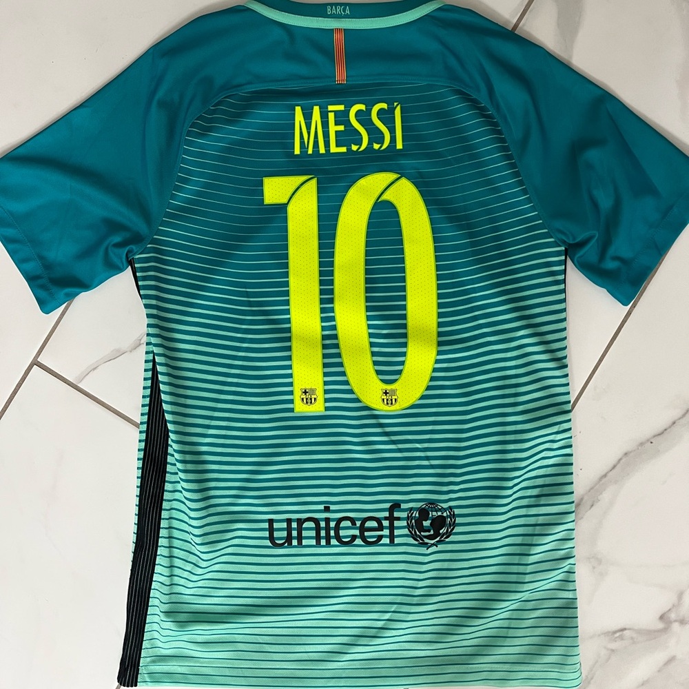 Messi jersey retro size small